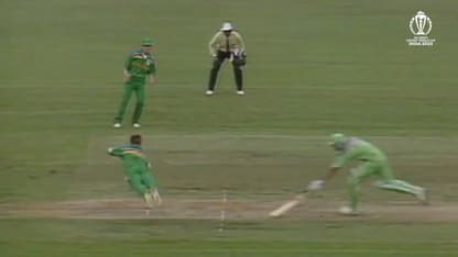 1992 CWC | Jonty Rhodes runs out Inzamam