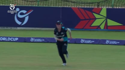 Georgia Plimmer grabs a stunner to dimiss Shafali Verma | IND v NZ | U19 Women's T20WC Semi-final