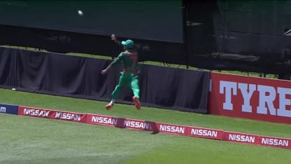 WATCH: Fantastic teamwork on the boundary by Hridoy and Robiul to dismiss Banks for 74