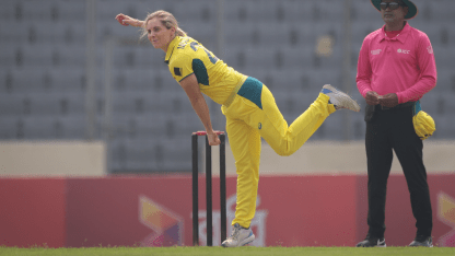 Returning spinner earns central contract as 17-strong Australian list named