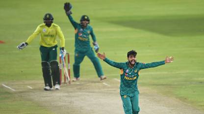 Shadab Khan appeals for a wicket