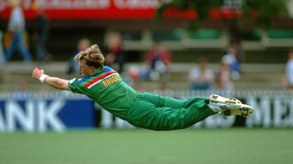 CWC Greatest Moments: Jonty Rhodes flies in 1992