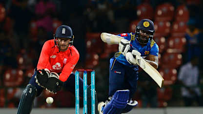 Niroshan Dickwella rues middle-order collapse