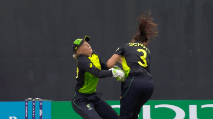 IND v AUS: Nasty collision leaves Alyssa Healy injured