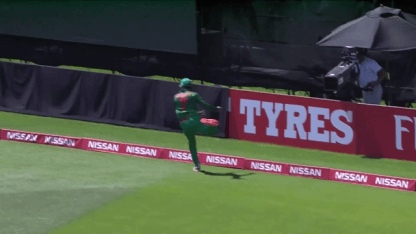 U19CWC POTD - Double-team catch on the boundary rope