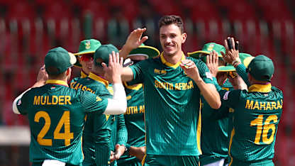 LIVE: England lose early wickets as South Africa seek to secure semi-final spot 