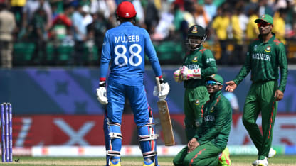 Mujeeb Ur Rahman arrives at the crease without his box | CWC23