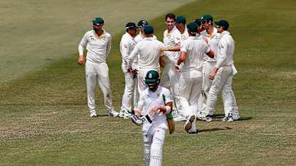 Faf du Plessis walks off