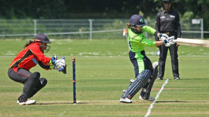 Laura Delany plays the ball, Semi Final Ireland v PNG, VRA, 12th July 2018
