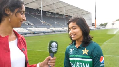 Snehal Pradhan with Pakistan's emerging star Fatima Sana | CWC22