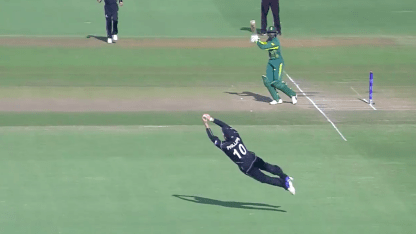 U19CWC POTD - Phillips' stunning diving catch!