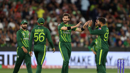 England struggle to contain fiery Pakistan in Powerplay | T20WC 2022