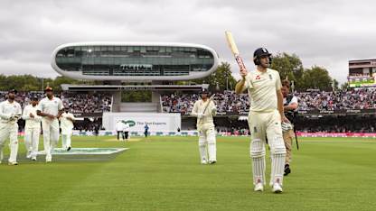 Woakes walks off