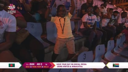 SA v BAN: This young man is making most of the atmosphere! 