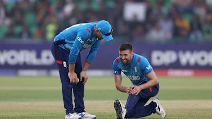 Mark Wood limps off the field | AFG v ENG | Champions Trophy 2025