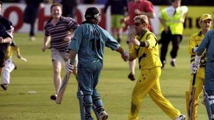 66590 Shane Warne of Australia Roger Twose of New Zealand