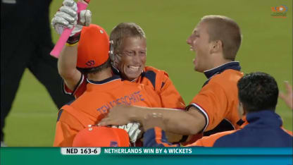 Netherlands shock England in a nail-biter | Greatest Moments