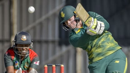 Lee, Wolvaardt set up 17-run South African win