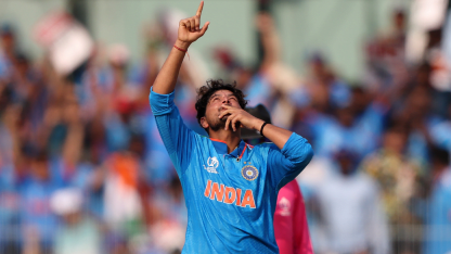 Kuldeep Yadav breaks Warner-Smith partnership
