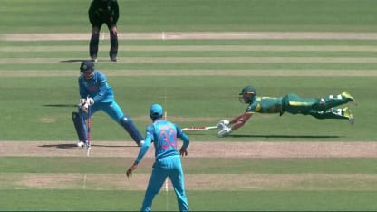 WICKET: de Villiers run-out courtesy a quick work by Dhoni