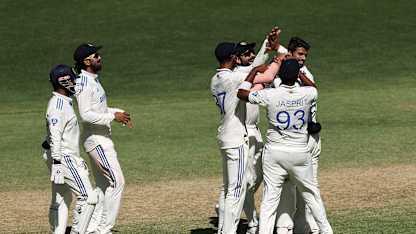 LIVE: Day 4 - Sundar breaks resistance to leave India on the brink at Tea