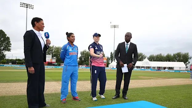 Mithali Raj and Heather Knight