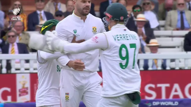 Logo of Steve Smith - Wicket - South Africa vs Australia