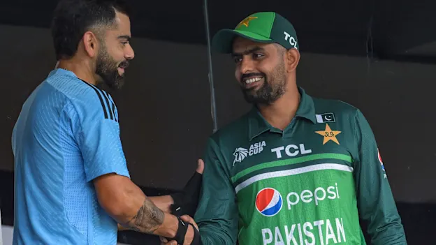 Virat-and-Babar-handhska