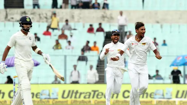 Suranga Lakmal got the ball rolling rightaway, getting one to nip away from Rahul to catch his outside edge, for a simple catch to Dickwella off the very first ball of the innings
