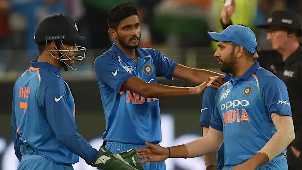 India beat Hong Kong by 26 runs, with Dhoni pulling off three dismissals behind the wickets