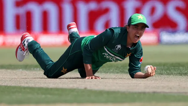 Ghulam Fatima of Pakistan takes a catch to dismiss Laura Wolvaardt of South Africa during the 2022 ICC Women's Cricket World Cup match between Pakistan and South Africa at Bay Oval on March 11, 2022 in Tauranga, New Zealand.