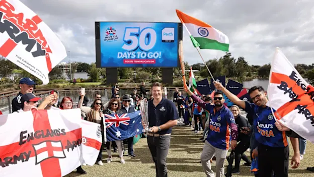 Shane Watson with T20 World Cup fans in Perth!