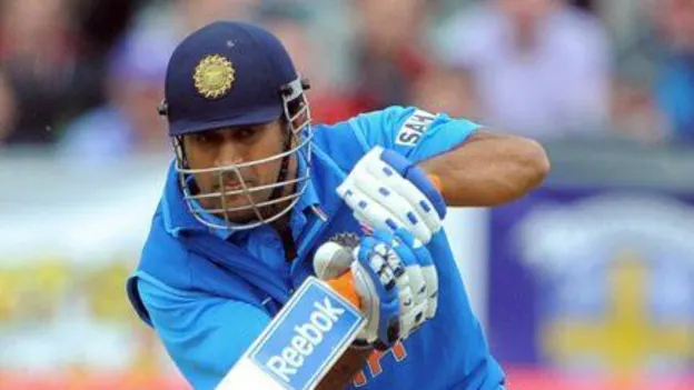 25649 dhoni sep10 2011
