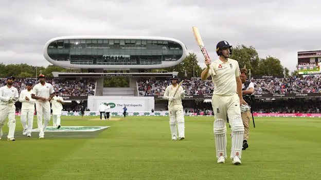Woakes walks off