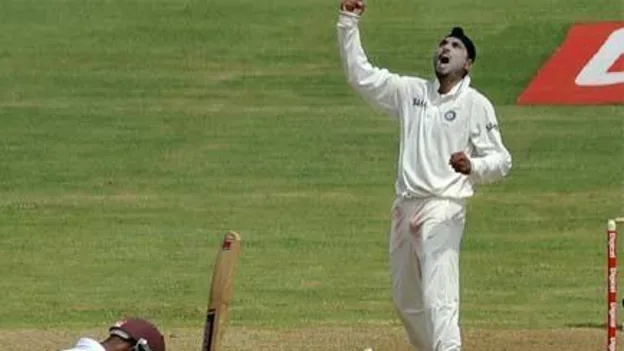 23818 Harbhajan Singh celebrates his 400th Test wicket