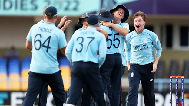 Players of England celebrate following the ICC U19 Men's Cricket World Cup Super League Semi Final 1 match between England and Afghanistan at Sir Vivian Richards Stadium on February 01, 2022 in Antigua.