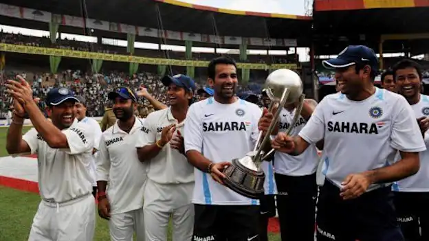 76997 Indian cricketer Sachin Tendulkar (L) an