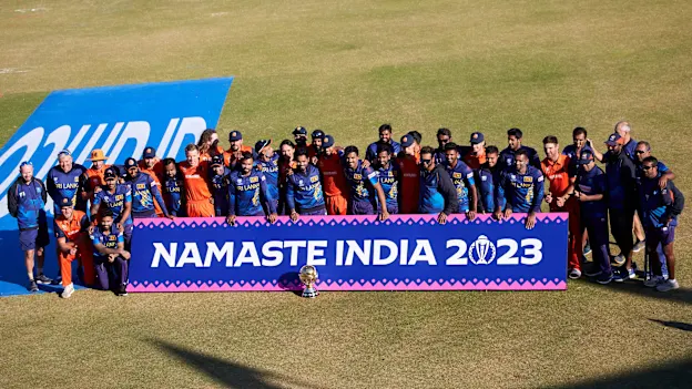 Players of Sri Lanka and Netherlands pose for a photo with the ICC Men´s Cricket World Cup Qualifier Trophy.