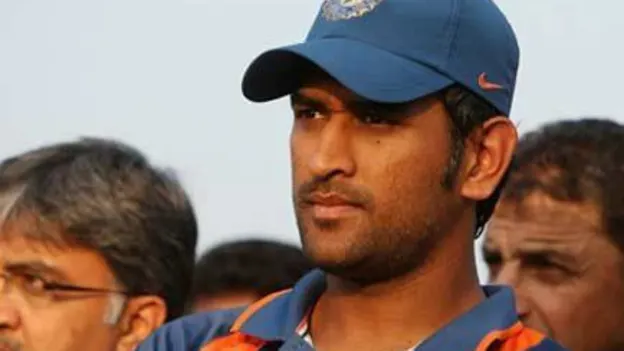 4925 dhoni nov8