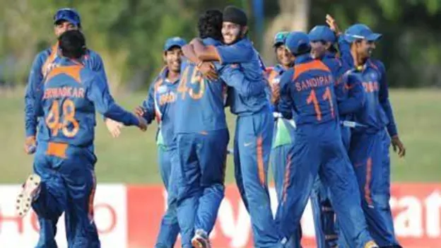 36902 India celebrates