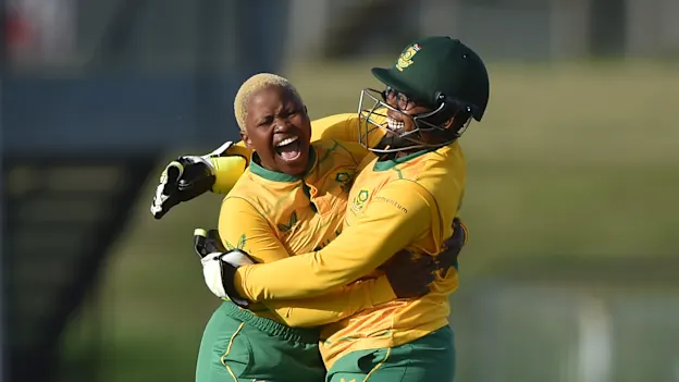 Nonkululeko Mlaba of South Africa celebrates with Sinalo Jafta after she gets Sophia Dunkley of England 1920x1080