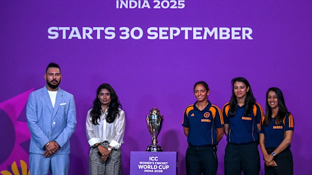 Yuvraj Singh, Mithali Raj, Harmanpreet Kaur, Smriti Mandhana, Jemimah Rodrigues pose with the World Cup trophy