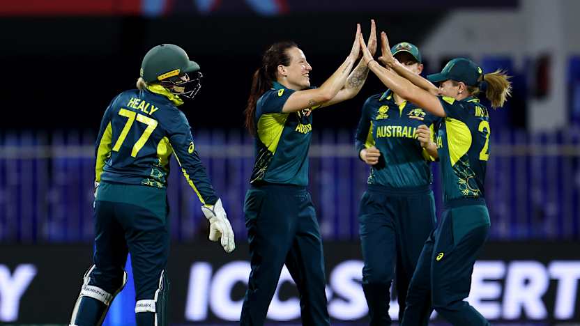 Awesome Australia lay down marker with thrashing of New Zealand