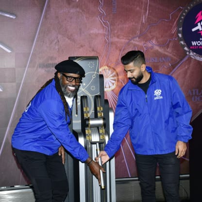 Chris Gayle and Ali Khan pulling the lever down to light up the Empire State Building