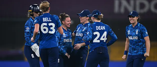 Bell, Smith rattle Australia early | Powerplay Highlights | CWC25
