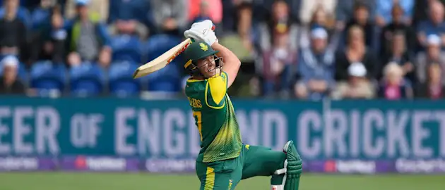 AB de Villiers fought on with a 19-ball 35 and struck back-to-back sixes off debutant leggie Mason Crane, but then fell when going for another big hit.