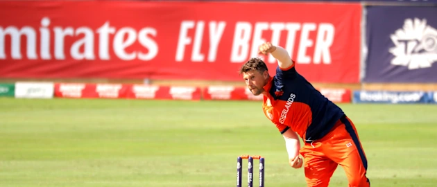 Pieter Seelaar bowls