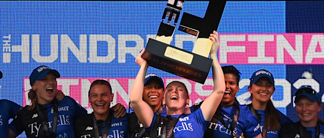 Knight-Hundred-Trophy