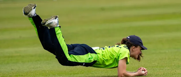 Lara Maritz takes a diving catch