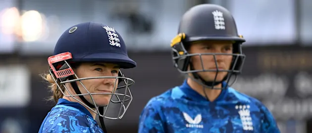 Amy Jones and Tammy Beaumont